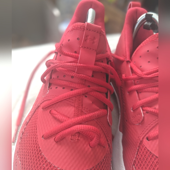 UNDER ARMOUR Men's Curry 7 Team Red White Basketball Shoe - Picture 4 of 6